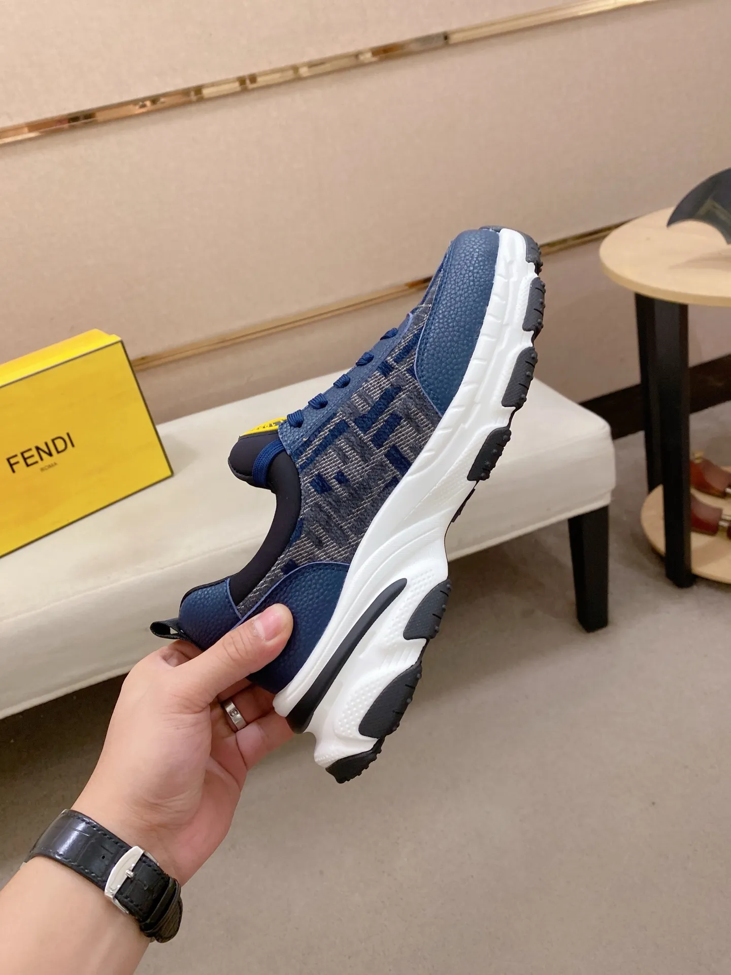 Men's men's shoes 442💰 (fendi) new style 👊🏻 upper 🇮🇹 imported cowhide fabric 🇩🇪 lining imported sheepskin lining. The original outsole is molded to highlight the identity of every man, and the upper foot is elegant and stable🚶🏻🚶🏻The high-end custom counters reproduce the original version📯No matter the wind or rain, the shoe last remains unchanged and can withstand the verification of time🔍️,🔵 Size: 38-44